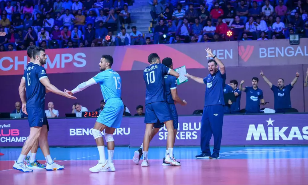 Jogadores do Minas vibram com ponto no Mundial de Clubes de vôlei masculino