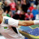 Laura Pigossi vibra com bandeira do Brasil na mão após título nos Jogos Pan-Americanos de Santiago-2023