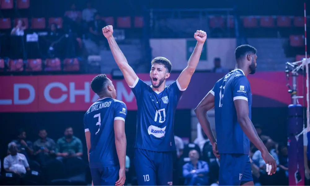 Marcus Coelho comemora ponto em jogo Minas x Defenders pelo Mundial de Clubes de Vôlei masculino