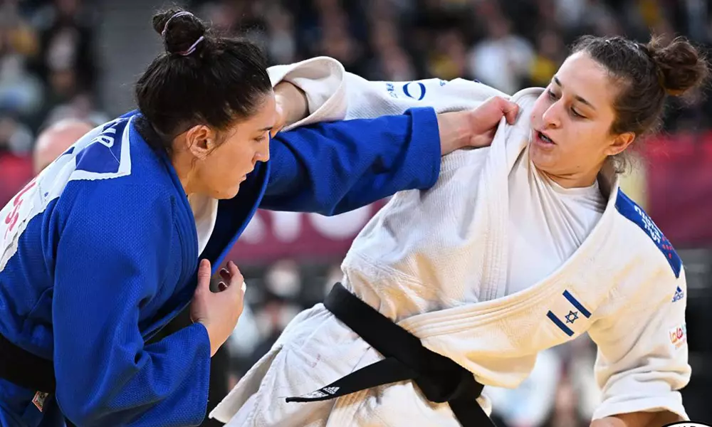 Na imagem, Mayra Aguiar e a campeã mundial Inbar Lanir.