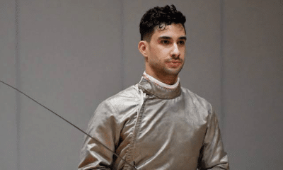 Sabrista Henrique Garrigós em torneio de esgrima