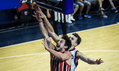 Fischer, do São Paulo, tenta bandeja contra atleta do Nacional na BCLA - Champions League de basquete
