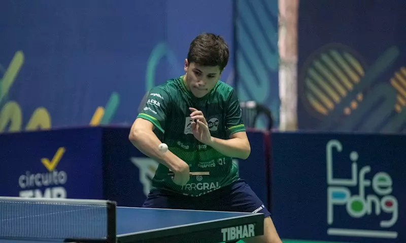 Na imagem, Lucas Romanski, campeão sub-15 do Campeonato Brasileiro.
