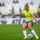 Tamires durante partida da seleção brasileira de futebol feminino contra o Japão