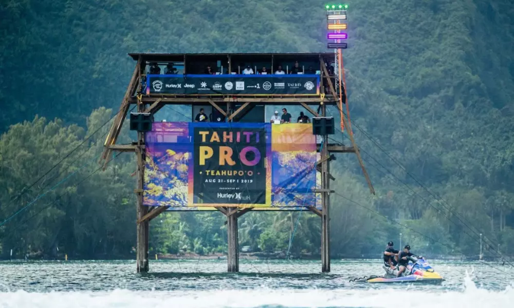 Torre de surfe em Teahupo'o, no Taiti, que não será utilizada nos Jogos Olímpicos de Paris-2024 após alternativa da ISA