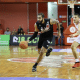 Jogador do Vasco conduz a bola no jogo contra o Paulistano no NBB