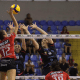 Gabi Cândido, do Sesi Bauru, ataca contra o bloqueio do Bluvôlei