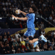 Bryan Monte salta para fazer um arremesso no jogo entre Montpellier e GOG na Champions League de handebol masculino