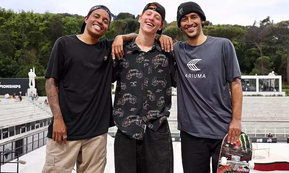 corrida olímpica skate street masculino Felipe Gustavo, Giovanni Vianna e Kelvin Hoefler, em 2021 quando se classificaram para Tóquio-2021. Eles lideram a corrida para Paris-2024 (Foto: Julio Detefon/CBSK)