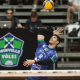 Honorato ataca bola no saque no jogo entre Joinville e Blumenau na Superliga MASCULINA DE VÔLEI