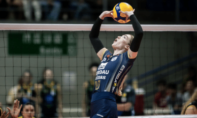Jenna Gray faz levantamento em jogo do Minas. Ela não poderá competir no Mundial de clubes de vôlei feminino