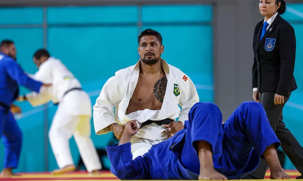 Leo Gonçalves nos jogos pan-americanos de santiago. No GRand Slam de Tóquio ele chegou às oitavas e segue firme na corrida olímpica contra Rafael Buzacarini nos 100kg. Rafael Silva e Ketleyn Quadros também buscam vaga