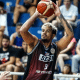 Lucas Dias, do Sesi Franca, faz arremesso em jogo contra o Obras Sanitárias na BCLA