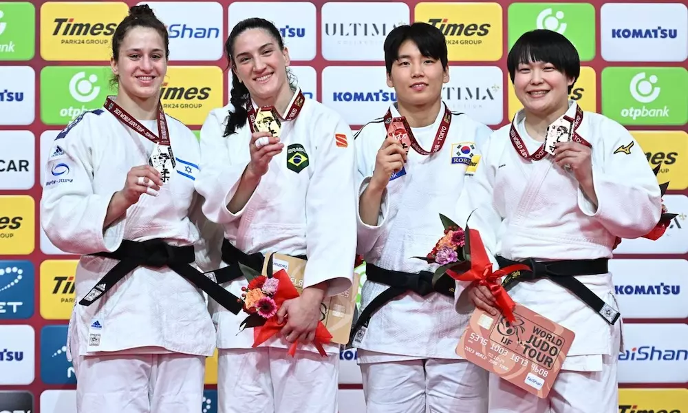 Mayra Aguiar Inbar Lanir Yoon Hyunji e Takayama Rika no pódio 78kg grand slam de tóquio japão