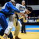 Shirlen Nascimento, do Minas, projeta Larissa Pimenta, do Pinheiros, no Grand Prix Nacional de judô