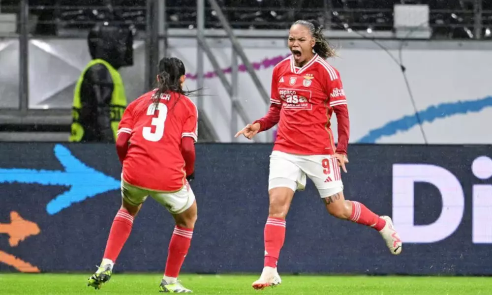 Nycole comemora gol pelo Benfica na Champions League de futebol feminino