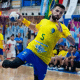 Jogador do Brasil cobra set metros contra a Costa Rica no Sul-Centro Americano de handebol masculino