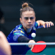 Bruna Takahashi em ação no WTT Star Contender de Doha - tênis de mesa Brasil