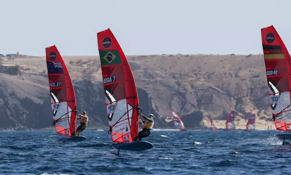 Brasil em ação no Mundial de IQFoil, na Espanha (Foto: Sailing Energy)