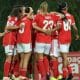 Jogadoras do Benfica reunidas no confronto contra o Barcelona, válido pela Champions League (Divulgação/UEFA)