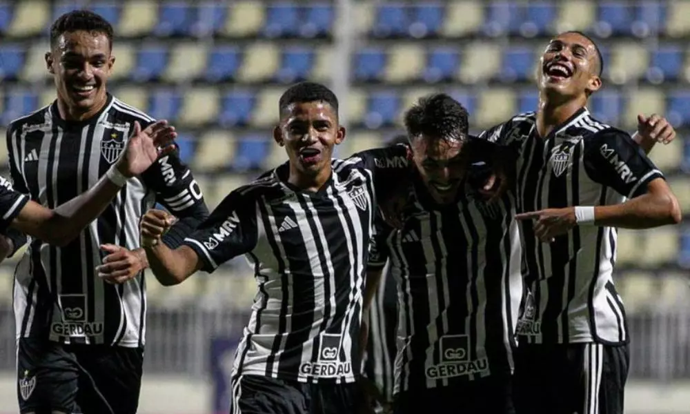 Comemoração dos jogadores do Atlético-MG na estreia da Copinha (Reprodução/Twitter/@Atletico)