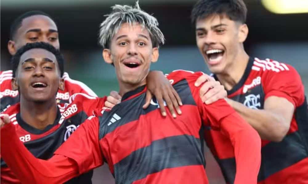Comemoração dos jogadores do Flamengo na estreia da Copinha (Gilvan de Souza/CRF)