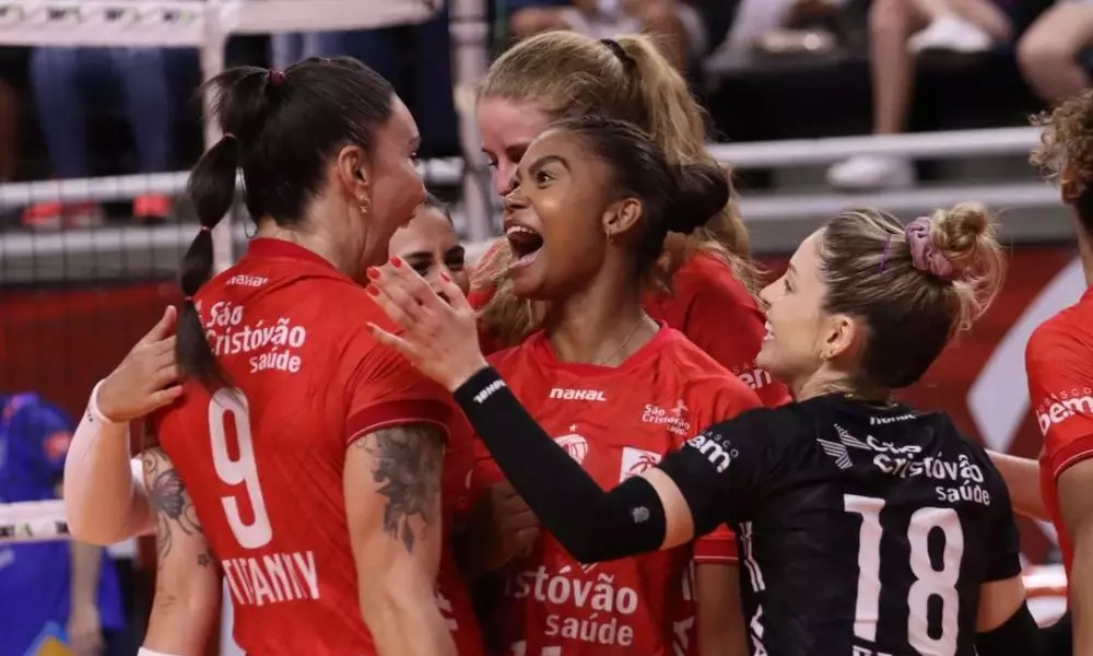Comemoração das jogadoras do Osasco na vitória sobre o Minas pela Superliga Feminina (Foto: Carolina Oliveira)