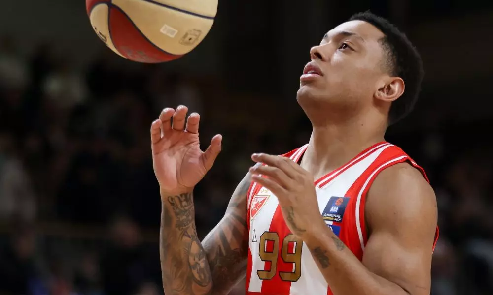 Brasileiro Yago Mateus, atleta do Estrela Vermelha na EuroLeague (Reprodução/Twitter/@kkcrvenazvezda)