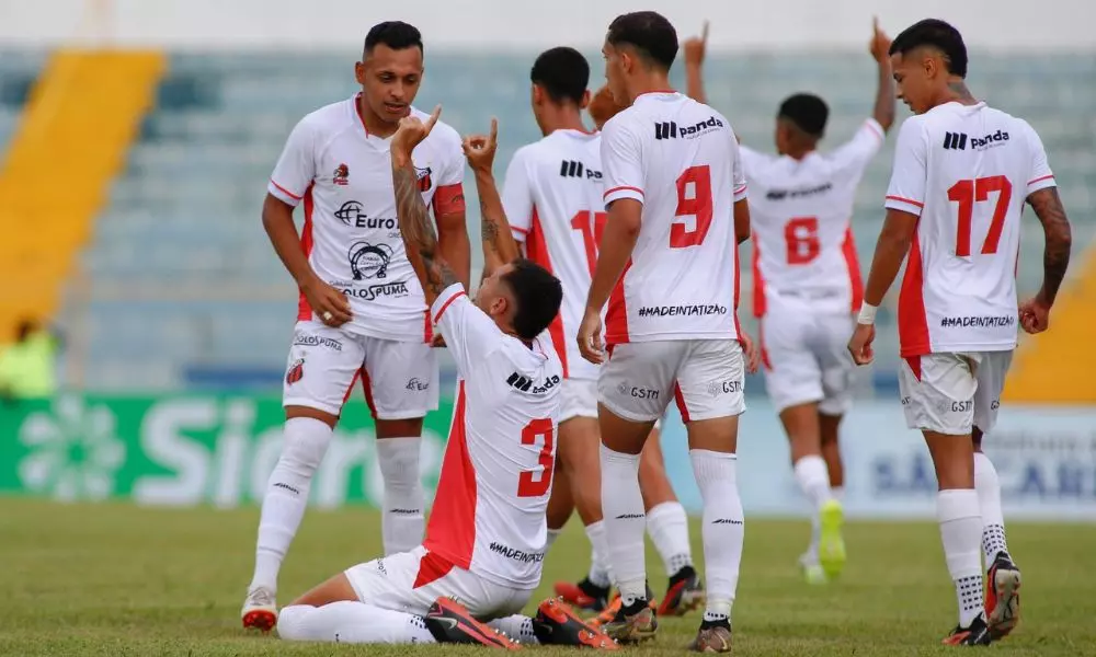 Comemoração dos jogadores do Ituano na vitória sobre o Fluminense pela Copinha (Foto: Miguel Schincariol)