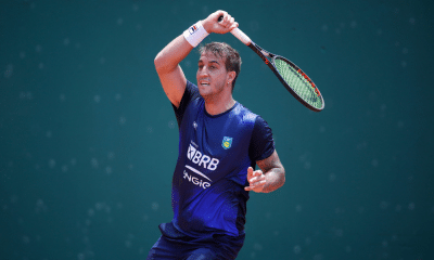 Felipe Meligeni rebate bolinha durante o Challenger de Tenerife (Luiz Cândido/CBT)