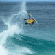 Filipe Toledo em manobra aérea no Pipeline Pro WSL surfe WCT