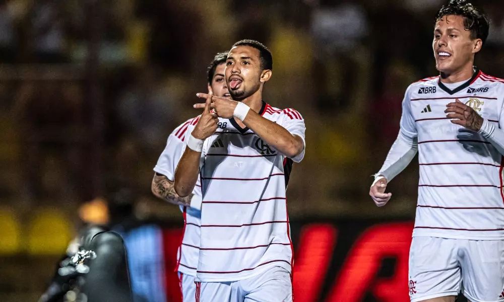 Daniel Rogério, do Flamengo, comemora gol em jogo da Copinha