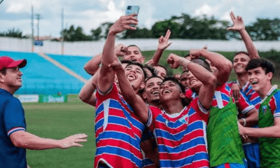 Jogadores do Fortaleza fazem selfie em comemoração ao gol contra o Vocem pela Copinha 2024