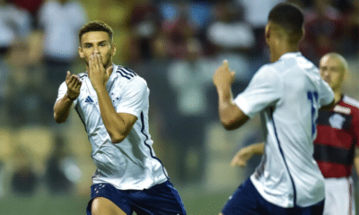 Gui Meira após marcar gol em jogo Cruzeiro x Flamengo pela Copinha 2024