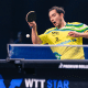 Hugo Calderano em ação no WTT Star Contender de Goa, de tênis de mesa