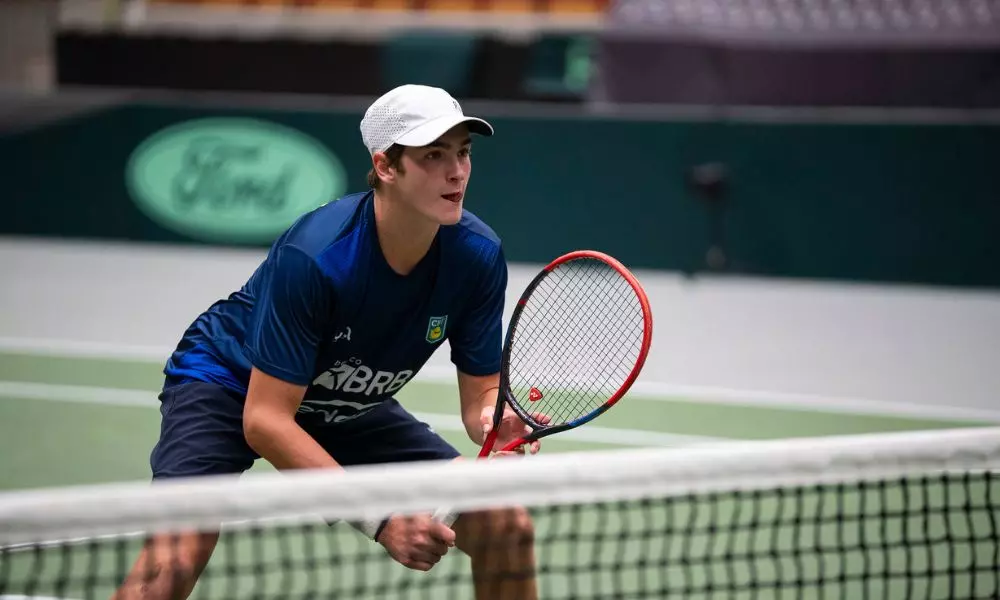 João Fonseca se prepara para o duelo contra a Suécia pela Copa Davis