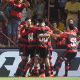 Jogadores do Flamengo vibrando com classificação na Copinha