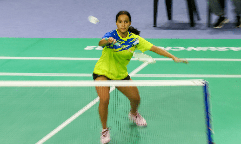 Juliana Viana em ação no badminton; Jonathan Matias