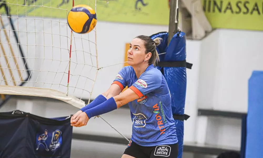 Levantadora olímpica Fabíola é uma das atrações da Superliga B 2024. Foto Tiago Caldas/Recife Vôlei