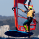 Mateus Isaac durante disputa do Mundial da iQFoil, da vela; Giovanna Prada também compete