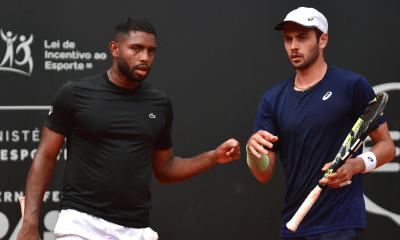 Matheus Pucinelli e João Lucas Reis, que disputaram o Challenger de Verona, se cumprimentam no Challenger de Piracicaba duplas (Foto: João Pires)