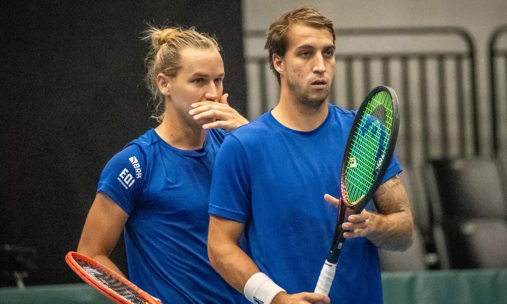 Rafael Matos e Felipe Meligeni conversando durante o Challenger de Ottignies-Louvain-La-Neuve