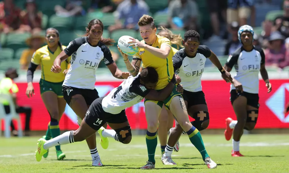 Raquel Kochhann representando as Yaras no Circuito Mundial de rúgbi sevens em Perth