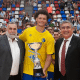 Thiagus Petrus com o troféu do Sul-Centro Americano de handebol; ele foi vítima de racismo durante a final contra a Argentina
