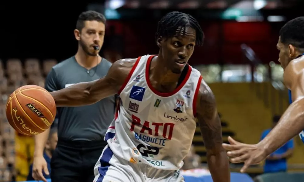 Barnes, do Pato Basquete, na vitória sobre o Flamengo no NBB