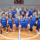 Seleção feminina de basquete posa para foto antes de treino