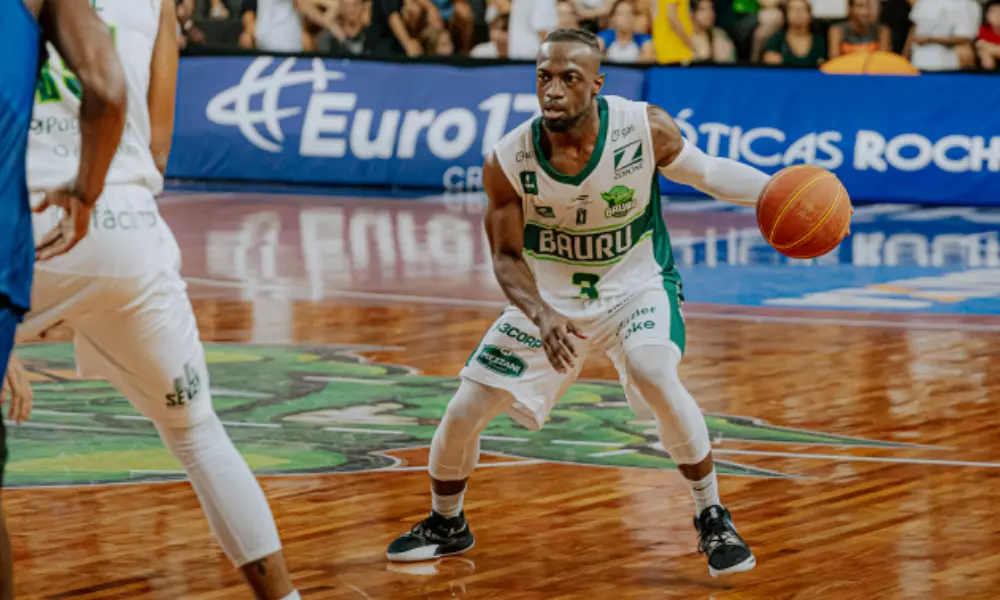 Brite, do Bauru Basket, em jogo do NBB contra a Unifacisa, União Corinthians