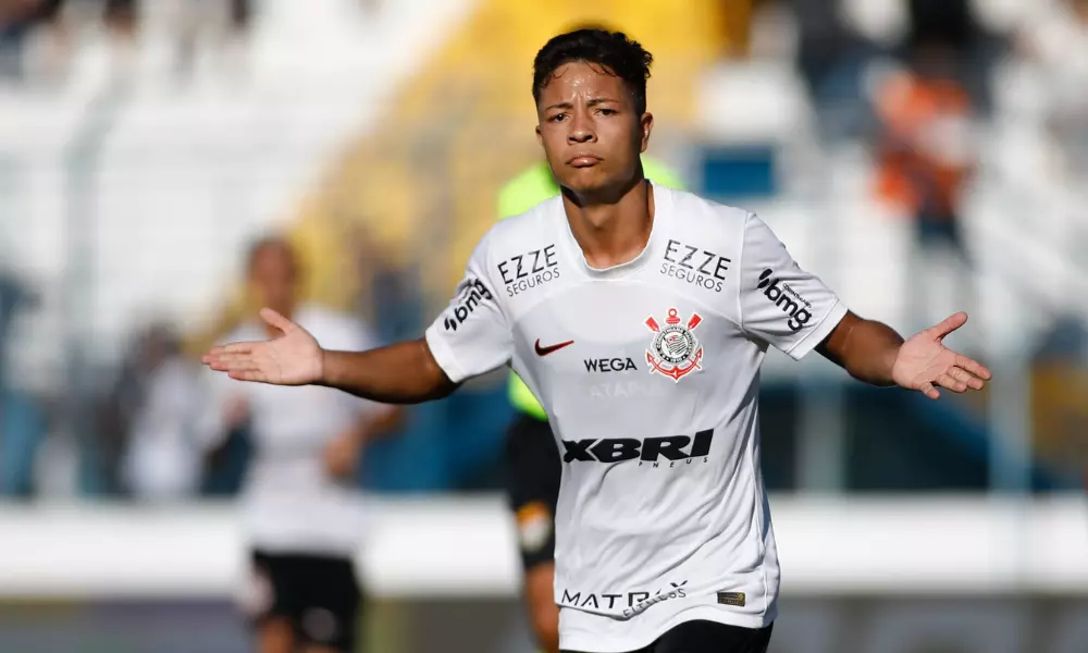 O meia Pedrinho marcou um dos gols do Corinthians na vitória sobre o CRB na Copinha