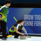 Julia Gentile e Guilherme Melo jogam em partida de curling em Gangwon-2024