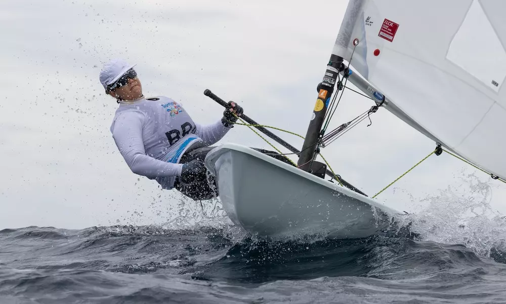 Gabriella Kidd em ação nos jogos pan-americanos de Santiago-2023. Ela entra em ação no mundial de laser radial (ILCA-6) em Mar del Plata que dá vaga olímpica vela